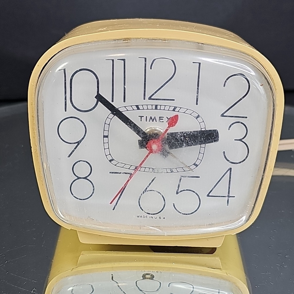 Vintage Timex Desk Clock Plug In Made In The USA Read